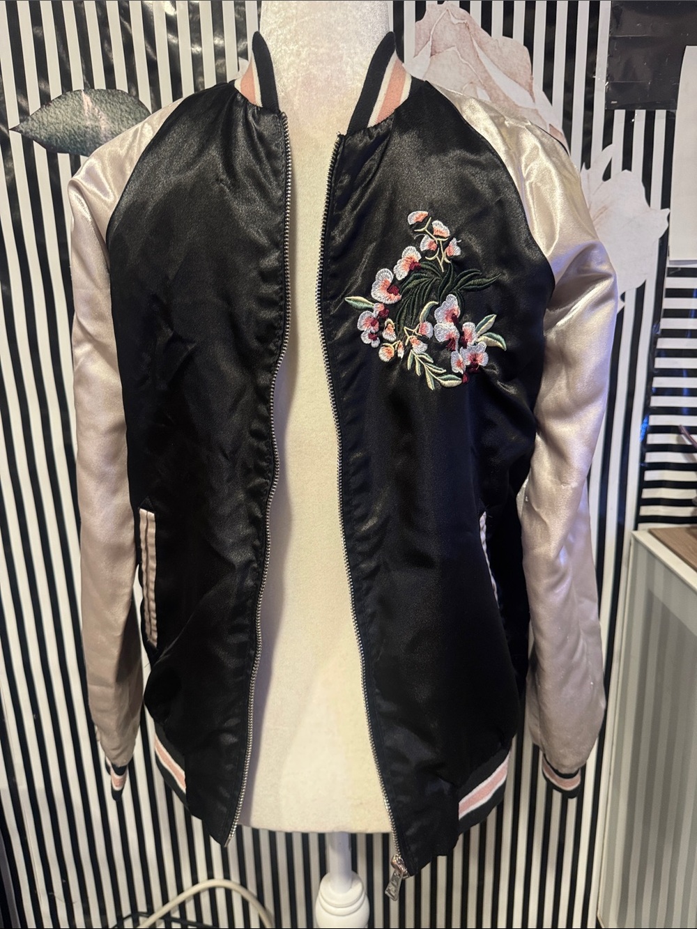 Haute Monde Satin Bomber Jacket Womens S Black Pink Floral Embroidered Y2K